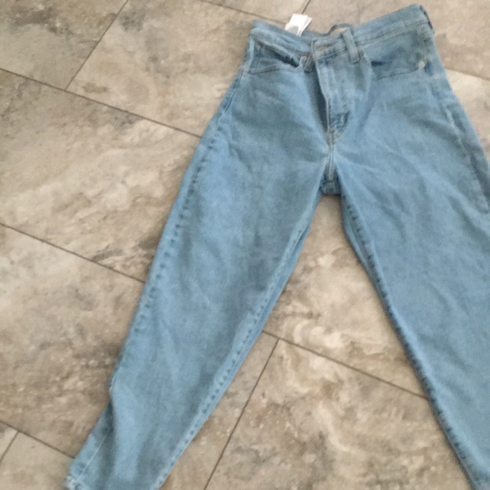 LEVIS HIGH WAISTED MOM JEANS NWOT SIZE 30
